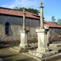 Saint-Christau : On note dans l'enclos du cimetière deux sépultures voisines et semblables, chacune constituée d'un socle à marches de pierre surmonté d'un fût hexagonal, d'une colonne et d'un vase funéraire. L'une concerne Jean-Pierre Auguste Loustau (17